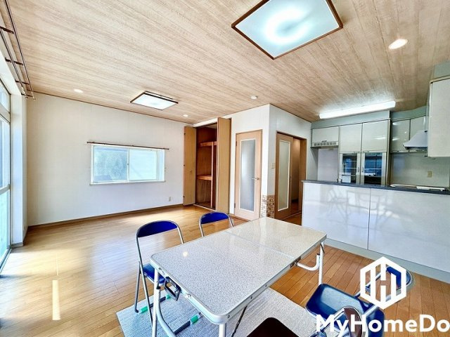 西区坂井戸町の居間・リビング