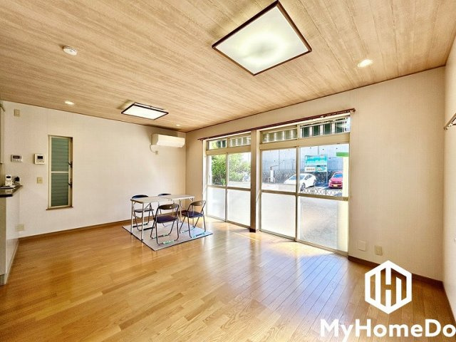 西区坂井戸町の居間・リビング