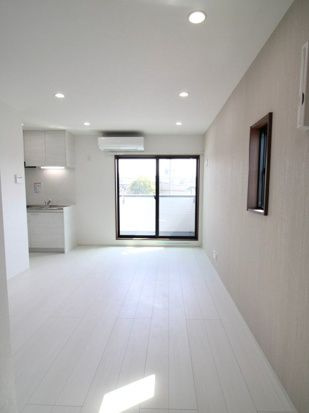 アベニール津福本町の居間・リビング|明るい室内です☆