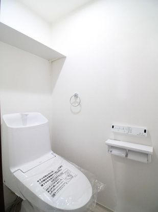 アベニール津福本町のトイレ|嬉しい温水洗浄便座付きです♪