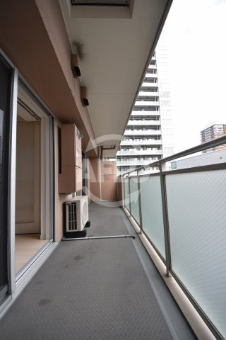 クロスレジデンス大阪新町　堀江小学校区のバルコニー|ベルファース大阪新町　ひろびろバルコニー