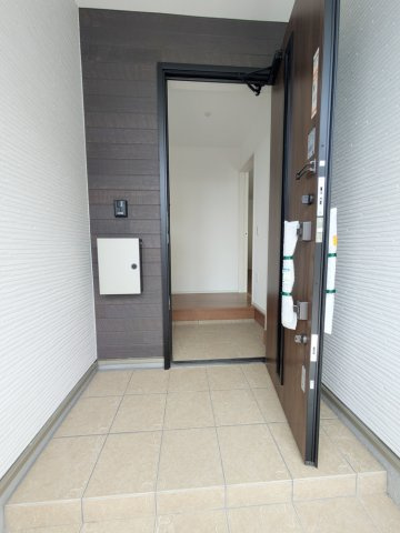 守山市今宿四丁目　新築戸建の玄関