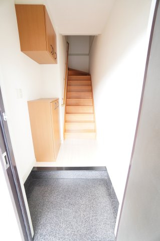 【玄関】 | クレア貝塚 | ※同物件・反転タイプの写真です。