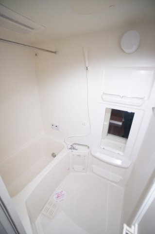 【浴室】 | クレア貝塚 | ※同物件・反転タイプの写真です。