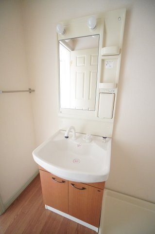 【独立洗面台】 | クレア貝塚 | ※同物件・反転タイプの写真です。
