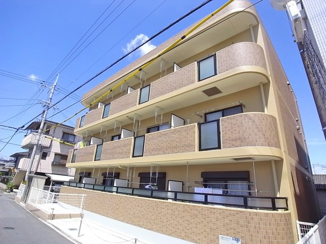 橿原市内膳町３丁目の賃貸マンション