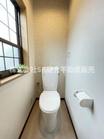 三島1丁目中古戸建のトイレ|トイレが2か所にあり朝の身支度がスムーズに行えます！2Fトイレは温水洗浄便座なし。