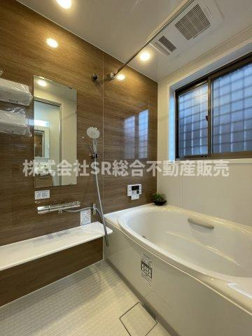 三島1丁目中古戸建の浴室|足を伸ばしてゆったりと浸かれる浴槽です♪