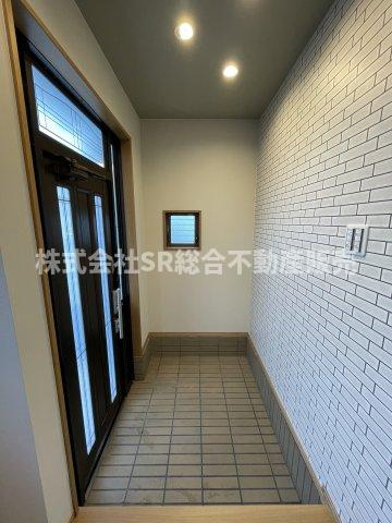 三島1丁目中古戸建の玄関|玄関にシューズボックスを置いても広く使えます！