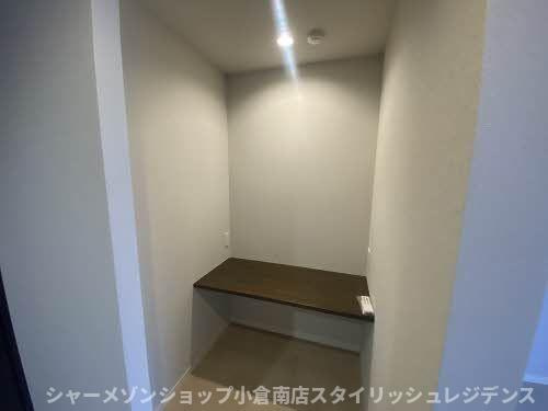 Ｓｈａｍａｉｓｏｎ　Ｌｕｘｕａｒ平尾山荘通　の玄関