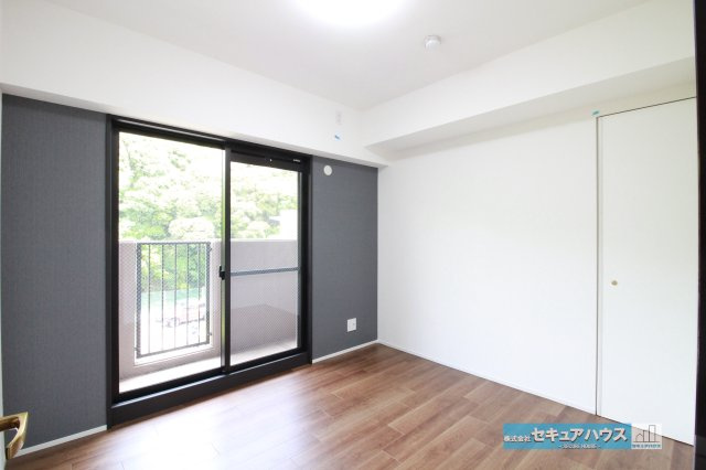 ユニーブル鳴海東ガーデンコートの洋室|【洋室5.2帖】
◆家族一人ひとりの大切なプライベート空間。趣味に合わせて使って頂けるようシンプルに仕上げてあります。暮らし心地を大きく左右する収納を、適材適所に配置し使い勝手を考慮しました。　　　　