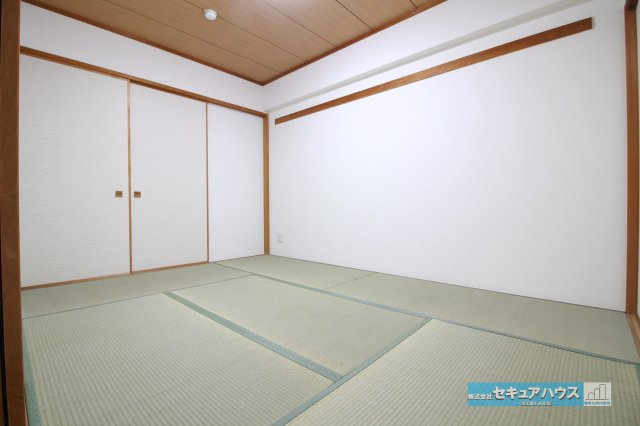 ユニーブル鳴海東ガーデンコートの和室|【和室6帖】
◆押入付きの和室のため、来客時の布団や扇風機などをしまうことができます。
◆畳表替えをしております。　　　　　　　　　　　　　　　　　　　　　　　　　　　　　　　　　　　　　　　　　　　