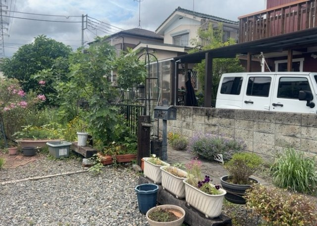 【駐車場】 | 駐車場と明記されていても、最小スペースでつくられた駐車場だと大型車は駐車できなかったり、出入りしにくくなったりする可能性があります。お車のサイズと購入したい物件の駐車場のサイズを現地で確認しましょう。