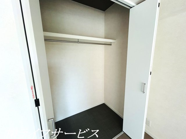 【収納】 | ニュー大阪ハイツ（宮原２丁目） | バルコニー側洋室６帖／南向きのバルコニーに面した陽当り良好のお部屋です！クローゼット有！