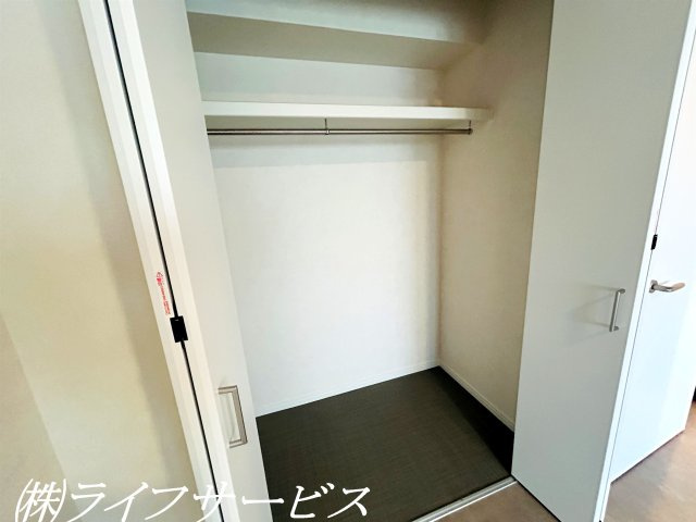 【収納】 | ニュー大阪ハイツ（宮原２丁目） | 玄関側洋室６帖／クローゼット有
