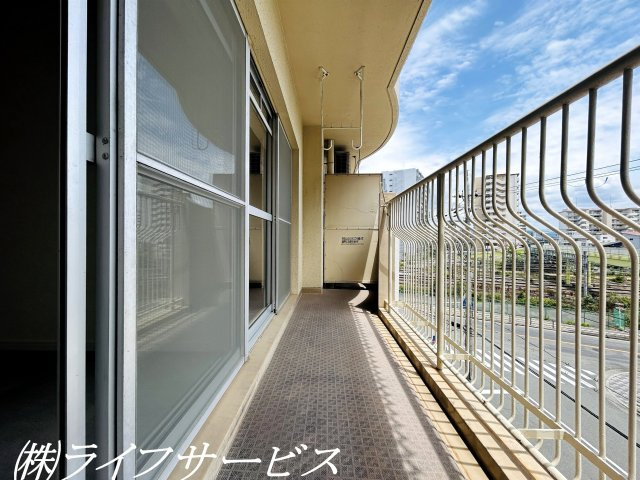 【バルコニー】 | ニュー大阪ハイツ（宮原２丁目） | 南向きのバルコニーは陽当り良好！