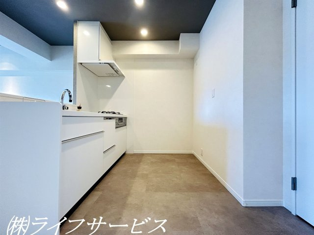 【キッチン】 | ニュー大阪ハイツ（宮原２丁目） | システムキッチン／食器洗浄乾燥機、タッチレス水栓搭載の機能的なキッチンです！