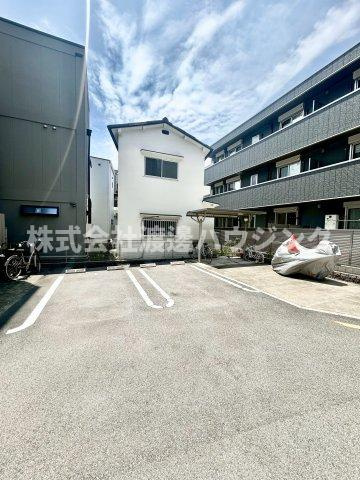 O,Houseの駐車場