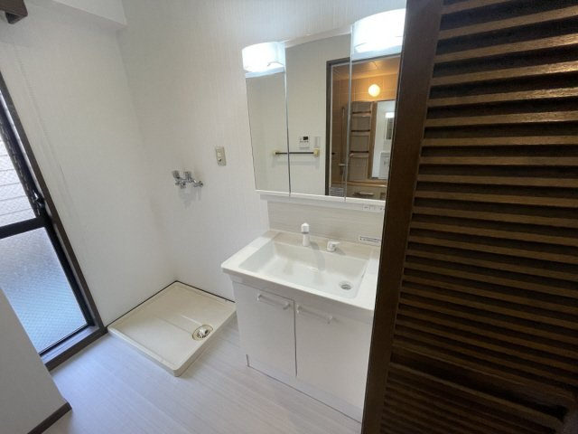 ヴォーン岡本の洗面所