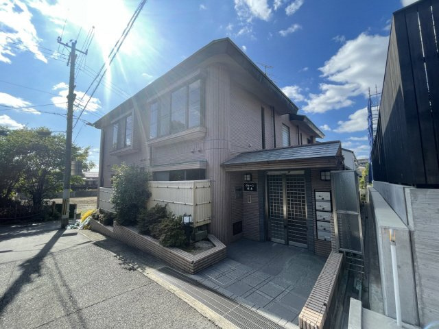 ヴォーン岡本の外観