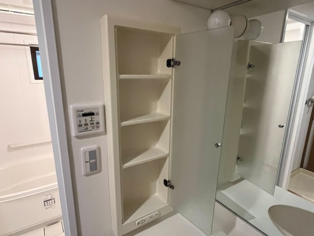芦屋西山アーバンライフの洗面所