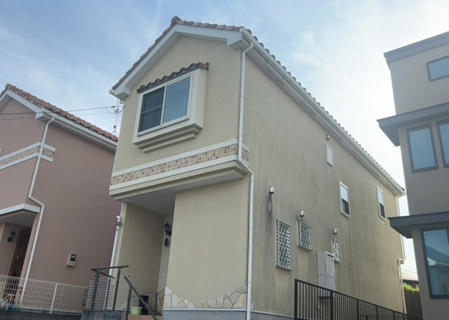 【構造・工法・仕様】 | 木造住宅とは土台、壁、柱など建築物の強度を支える構造体の材に木が使用されている構造を指します。構造体は建物の自重を支えるだけではなく風圧や水圧、積裁荷重などあらゆる衝撃に耐えるための基礎です。