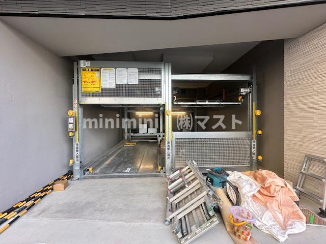 大阪市中央区谷町１丁目の賃貸マンションの駐車場