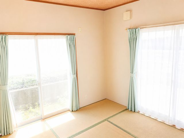 愛川町半原　平成16年築キュートな外観の注文邸宅の和室