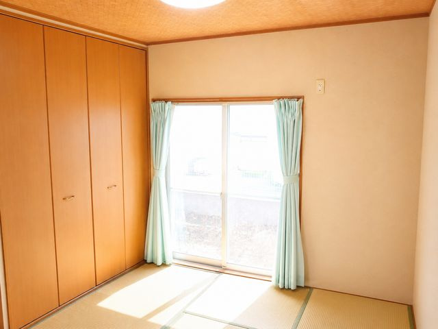 愛川町半原　平成16年築キュートな外観の注文邸宅の和室