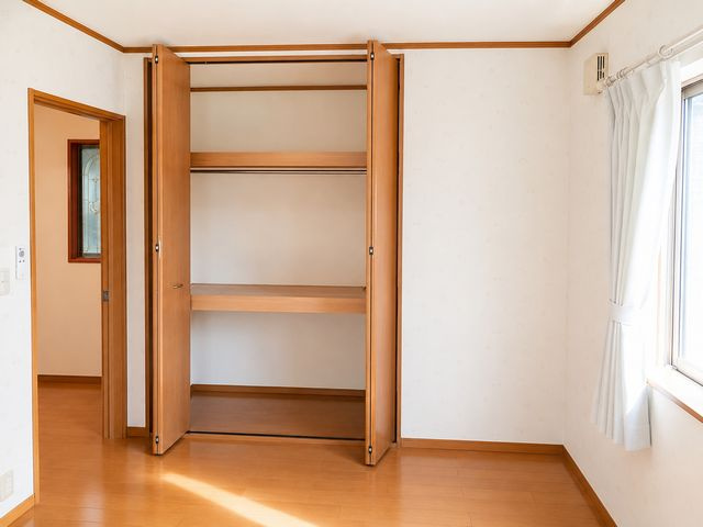 愛川町半原　平成16年築キュートな外観の注文邸宅の収納