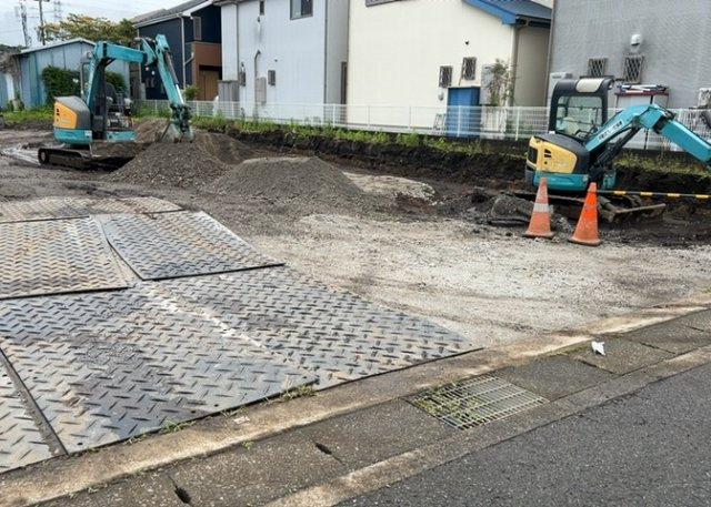 【外観】 | 土地を買う際、住む地域の自治体や福祉の補助制度にも注目してみましょう。子供や老人の医療補助やゴミ出しのルールなど、自治体によってルールに大きな違いがあるため、暮らしやすい土地で判断するとよいでしょう。