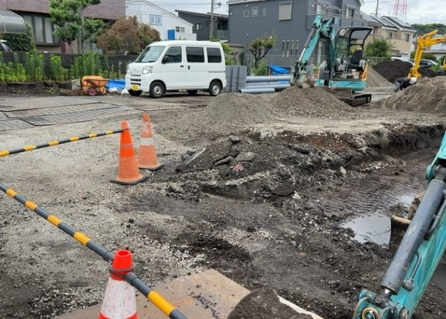 【外観】 | 土地購入を検討されている場合、境界杭がない状態で購入してしまうと境界確定測量をする必要があり、費用がかかります。購入の前に、売主、隣土地所有者立ち合いのもと境界を確定し境界杭を設置するのがベストです。