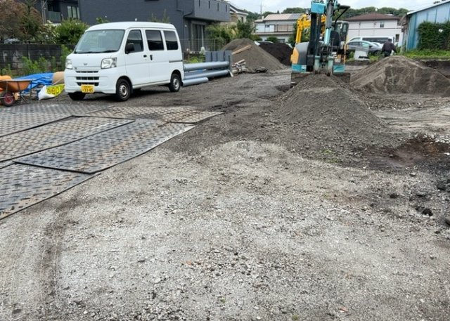 【外観】 | 家を建てる前提で土地を探している場合、地盤の丈夫さは譲れない条件の一つです。地盤が脆弱だと追加工事が必要となります。また、過去に地盤沈下や液状化現象を起こした土地は、できるだけ避けた方がいいでしょう。
