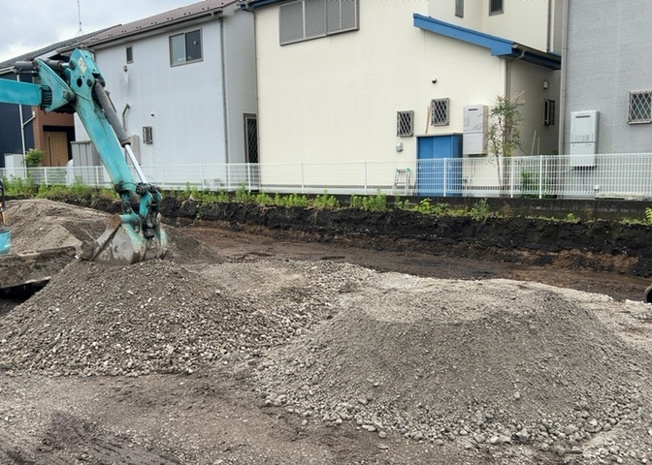 【外観】 | 隣家の土地はどうなっているのか、生活利便施設が近くにあるのか、学校まで近いかなど、お客様のライフスタイルにあわせたイメージが重要です。また、近くにあると困る施設が近くにないかも確認するといいでしょう。
