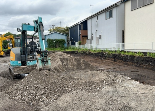 【外観】 | 土地の形が極端に長細かったり、狭小地、あるいは道路との高低差がある傾斜地だった場合、後々売ろうとしても買い手がつかない場合もあります。後々、売却することになった時に価値の下がらない土地を選びましょう。