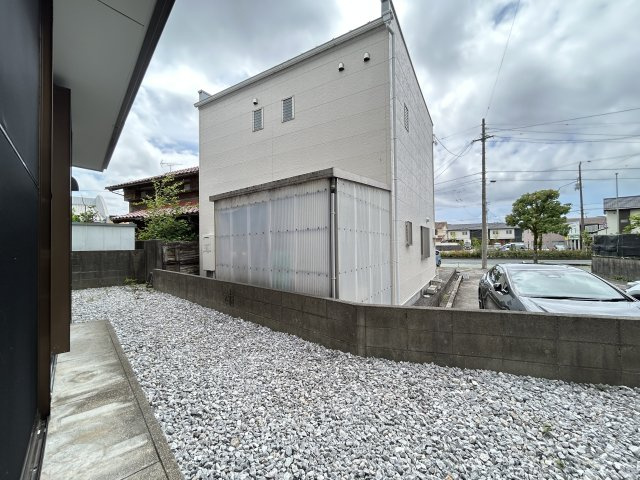 「利便施設が周辺に充実」高知市東秦泉寺　中古一戸建ての庭|南側に庭スペースがあるので日当たり◎