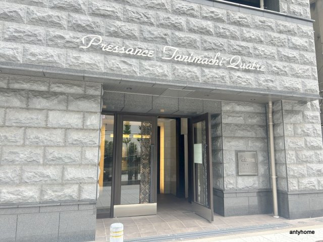 プレサンス谷町キャトル　仲介手数料無料のエントランス