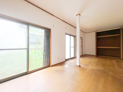 【居間・リビング】 | ◆瀬谷区橋戸3丁目　中古戸建◆ | ◆一家だんらんのスペースとなるＬＤＫ。窓から明るい光が差し込み、思わず家族の会話も弾む快適な空間。
