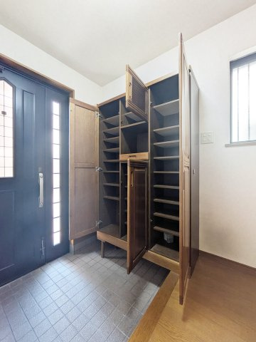 深江南町2丁目中古戸建の玄関|きれいな玄関です