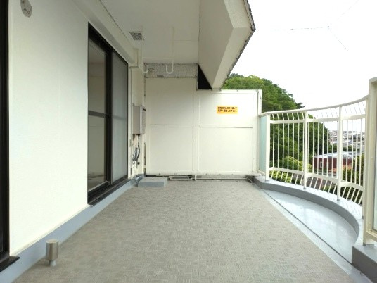 コボリマンション夙川老松台D棟のバルコニー