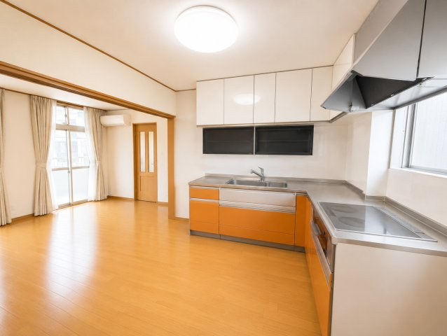 千種区城木町一丁目戸建のキッチン|リビングダイニングキッチン
※CG加工により一部家具等を削除しています。