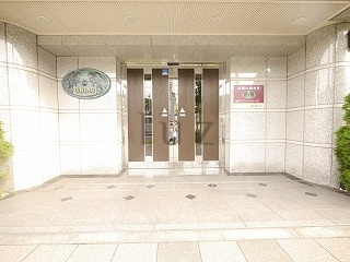 グリアス横浜三ッ沢公園のエントランス
