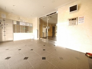 グリアス横浜三ッ沢公園のエントランス