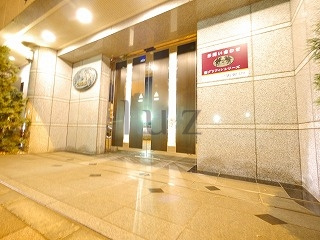 グリアス横浜三ッ沢公園のエントランス