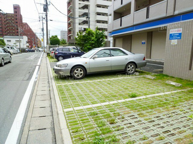 エクセレント東町の駐車場