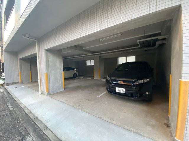RAFFLE SHINSAKAE　名古屋市賃貸　仲介手数料無料の駐車場