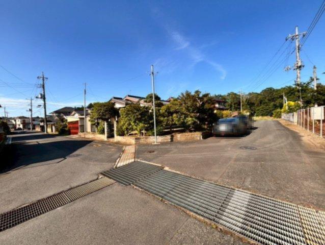小美玉市江戸　平屋戸建の前面道路含む現地写真