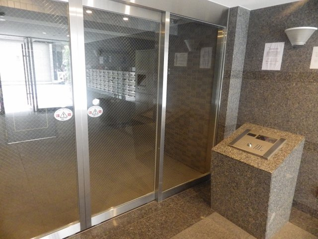 ルーブル小石川弐番館のエントランス