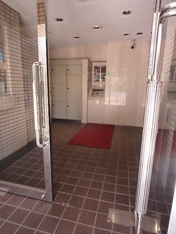 イトーピアアクシス千駄木のエントランス