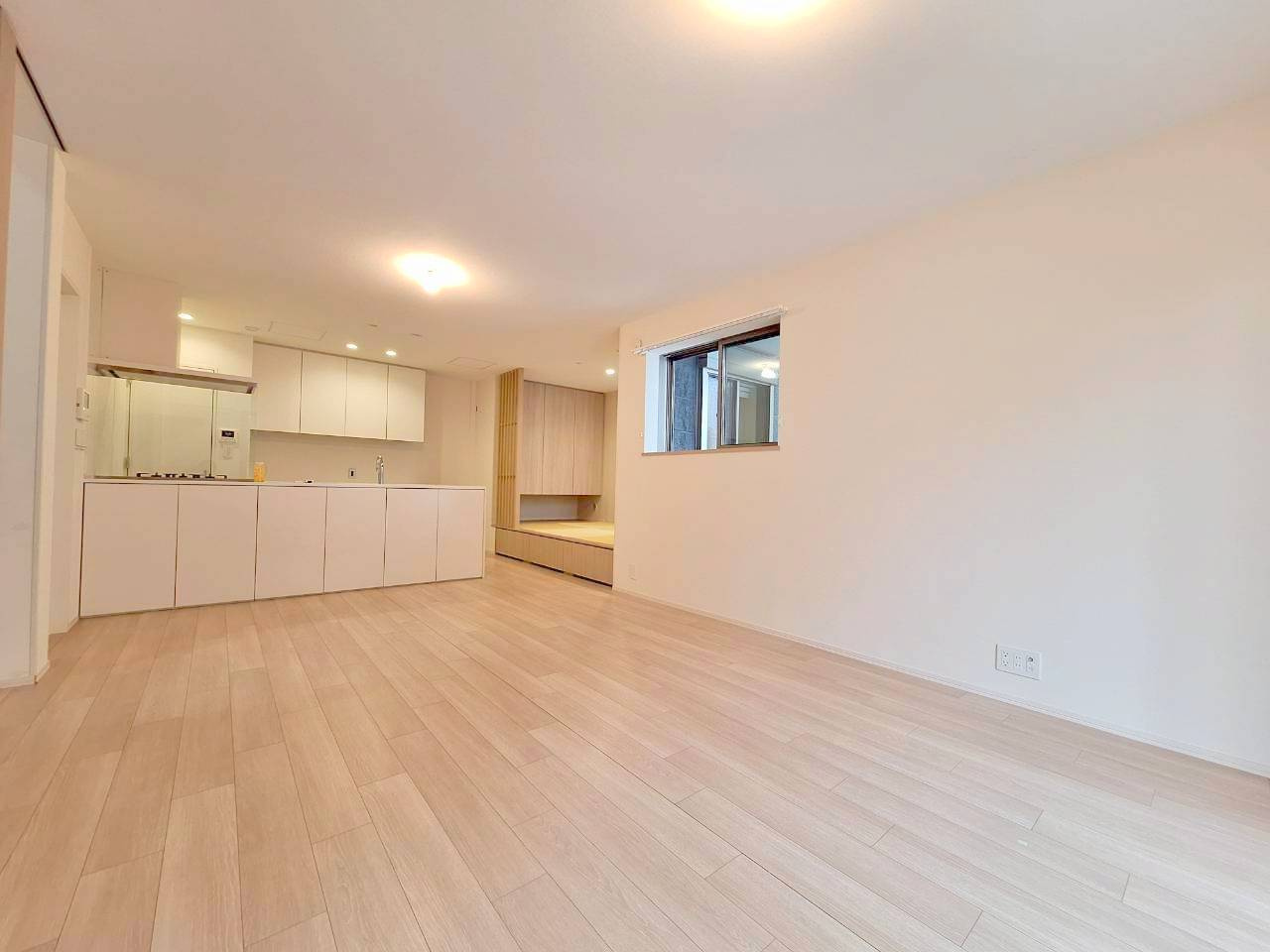 ２SＬＤＫ＋ＤＥＮ＋１１０㎡超のルーフバルコニー付き邸宅（３SＬＤＫ可）の居間・リビング|★開放的な広さのリビング★
